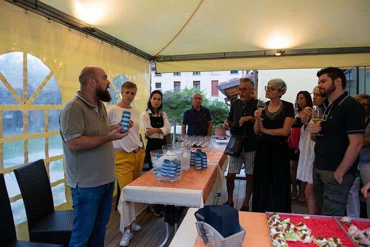 (Grani & Luppoli firmato Ferro Beverage 
Alla pizzeria Da Ezio la 4ª tappa del tour
)