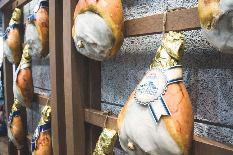 (Gruppo Clai, salumi e carni solo italiane 
Qualita, tradizione e formazione al centro)