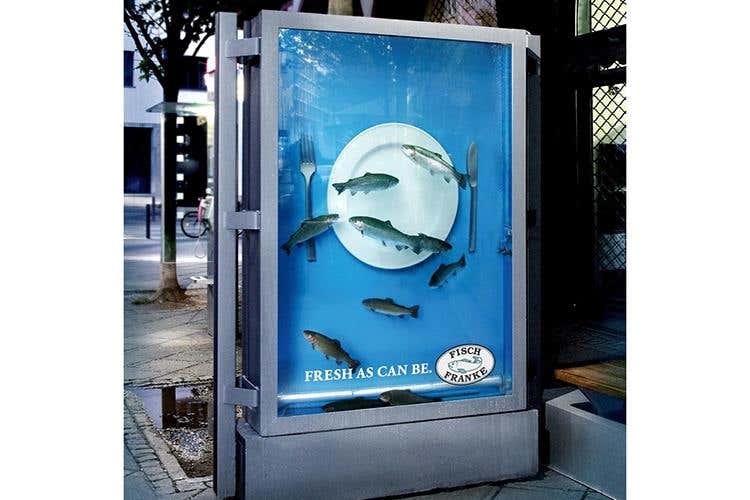 (Guerrilla marketing, comunicare 
in modo... £$unconventional$£)