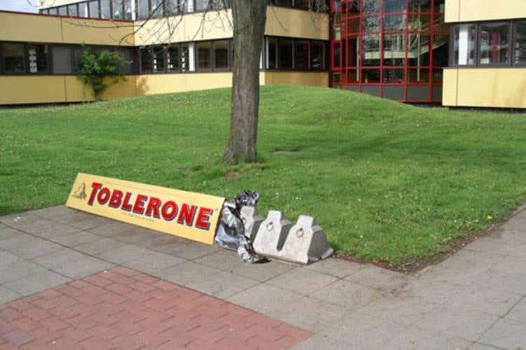 (Guerrilla marketing, comunicare 
in modo... £$unconventional$£)