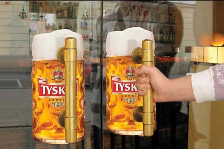 (Guerrilla marketing, comunicare 
in modo... £$unconventional$£)