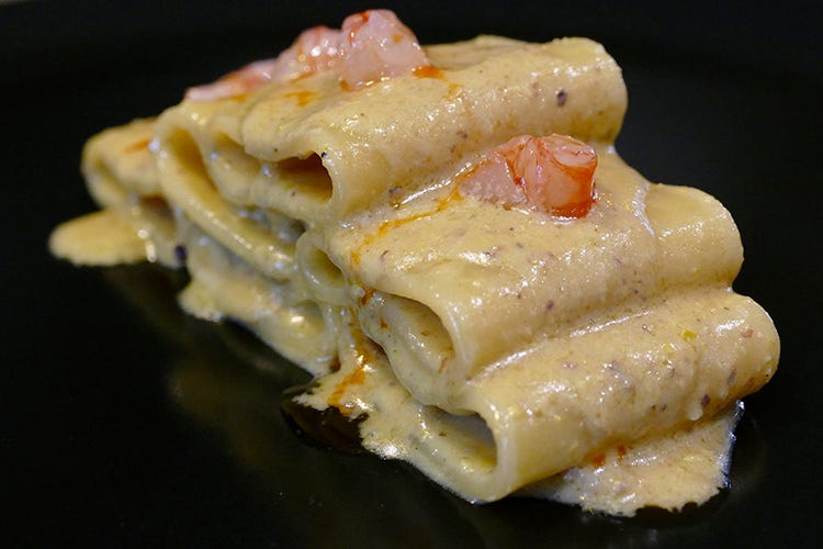 Paccheri di Gragnano al pesto di pistacchio e gamberi di Mazara (Il Gusto della Vita 
Il piacere in tavola a Meda)