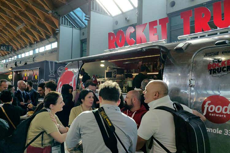 (Ham-Burger, la salute di oggi 
incontra l'allevamento di un tempo)