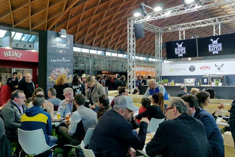 (Ham-Burger, la salute di oggi 
incontra l'allevamento di un tempo)