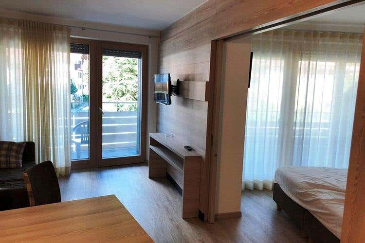 (Hotel Canada a Pinzolo 
Dall'America una storia trentina)