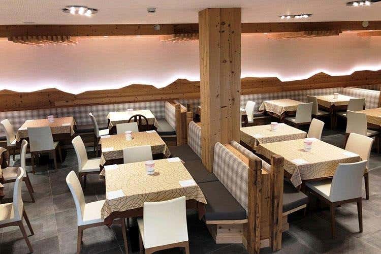 (Hotel Canada a Pinzolo 
Dall'America una storia trentina)