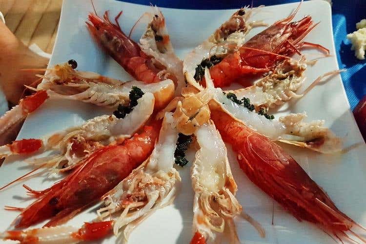 Secondo: crudité di mare con gamberoni rossi di Mazara e scampi (Hotel La Battigia ad Alcamo Marina 
Una struttura unica nel paesaggio siciliano)