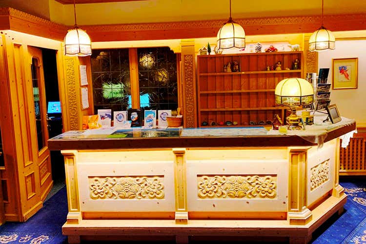 (Hotel Roy, l'accogliente tre stelle 
ai piedi della Marmolada)