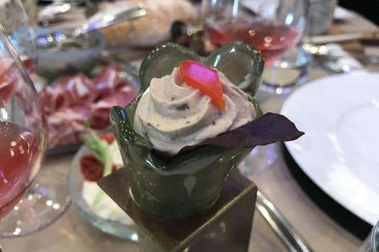 Uova e mousse di salsa tonnata (I fratelli Lebano e Cerea firmano
il pranzo della domenica all'Hotel Gallia )