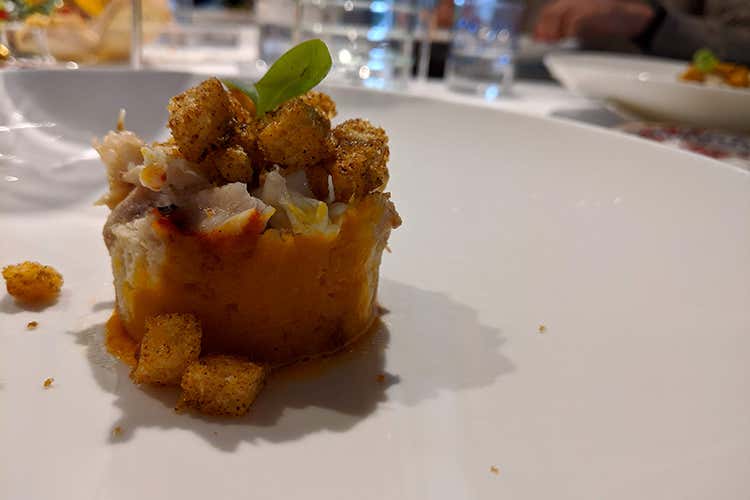 Cernia ligure, zucca, rafano, ketchup al Vermouth e pane speziato (I menu scomposti dei fratelli Papa 
Sapori più intensi ad ogni portata)