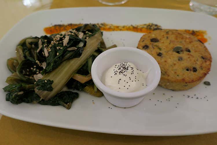 Burger di pesce spada, bietole e crema di ricotta (I sapori alle Freschette di Palermo 
ricordano i popoli di mezzo mondo)