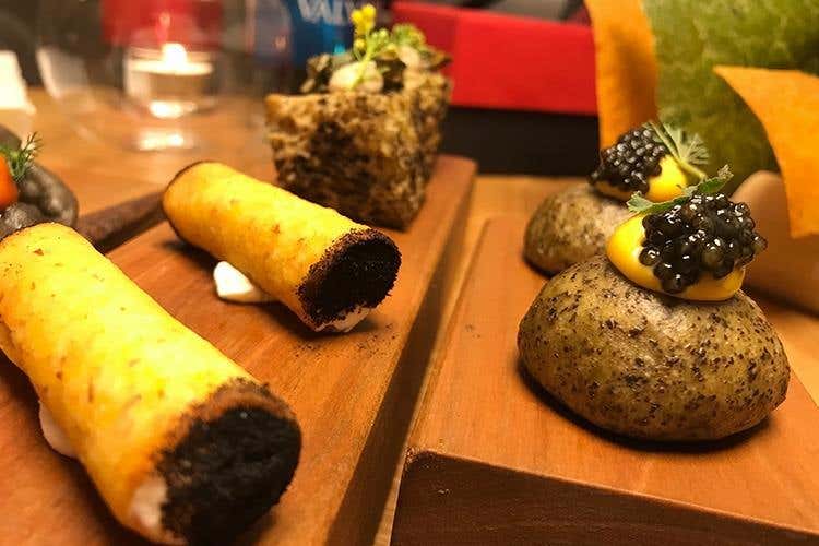 Cannoli di polenta con farina locale, con all’interno formaggio vaccino (I segreti più intimi del gardesano 
in tavola al Ristorante Alle Rose di Salò)
