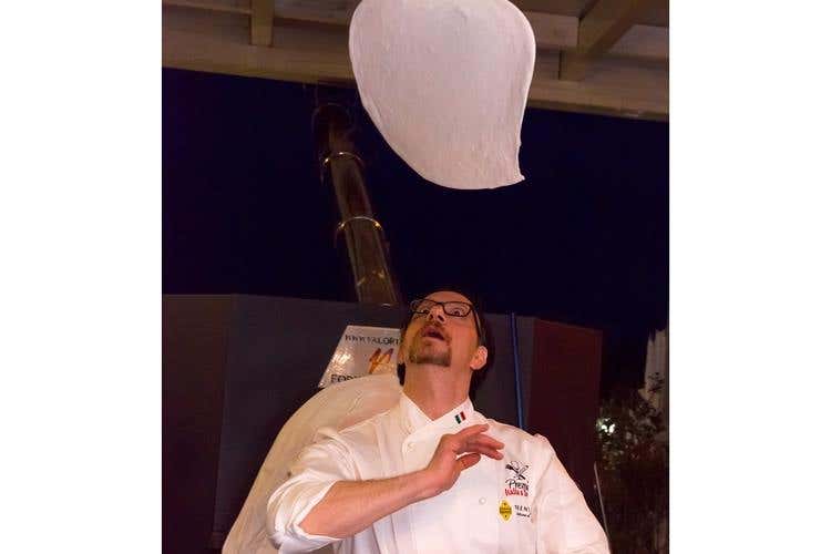 Giovanni Santarpia - I talenti dell’arte bianca protagonisti 
con pane e mille porzioni di pizza (foto: Nicola Impallomeni)