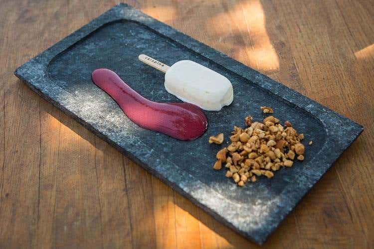 MinimMagnum al Bitto, salsa di lamponi e croccantino di nocciole - Simone Bonini (Il Bitto “sotto le stelle” a La Fiorida 
L'omaggio dai cuochi Euro-Toques & Co)