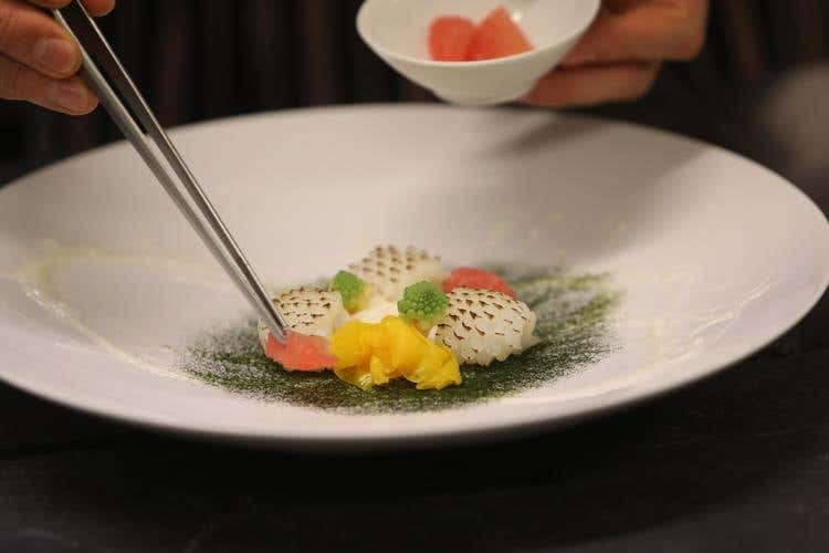 Seppie, cavolo e pomelo (Il Convivio di Madonna di Campiglio 
La cucina giapponese nelle Dolomiti)