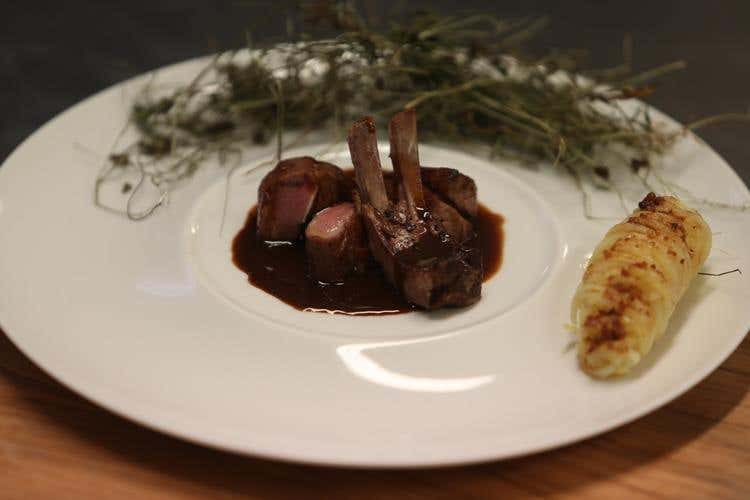 Carrè di agnello al fieno e patate smalzade (Il Convivio di Madonna di Campiglio 
La cucina giapponese nelle Dolomiti)