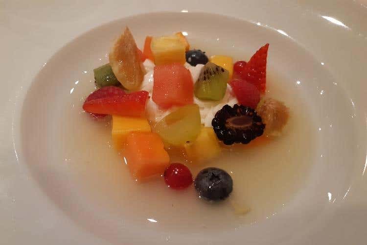 Minestrone di frutta, sambuco e latte allo zenzero (Il Convivio di Madonna di Campiglio 
La cucina giapponese nelle Dolomiti)