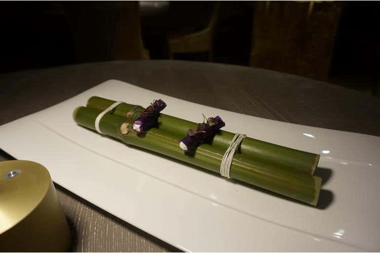 Cialda di patata viola con burrata all'interno - Il Cristallo di Cortina inverte la tendenza
Punta sul food con chef Fabrizio Albini