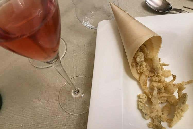 Il Lambrusco di Sorbara Sant'Agata in abbinamento ai Gamberetti di Fascina cotti in tempura (Il Doretto di Mirko Rossi Quando la Toscanità arriva in tavola