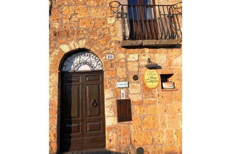 (Il fascino del Castello di Proceno 
Struttura del Mille in un piccolo borgo)