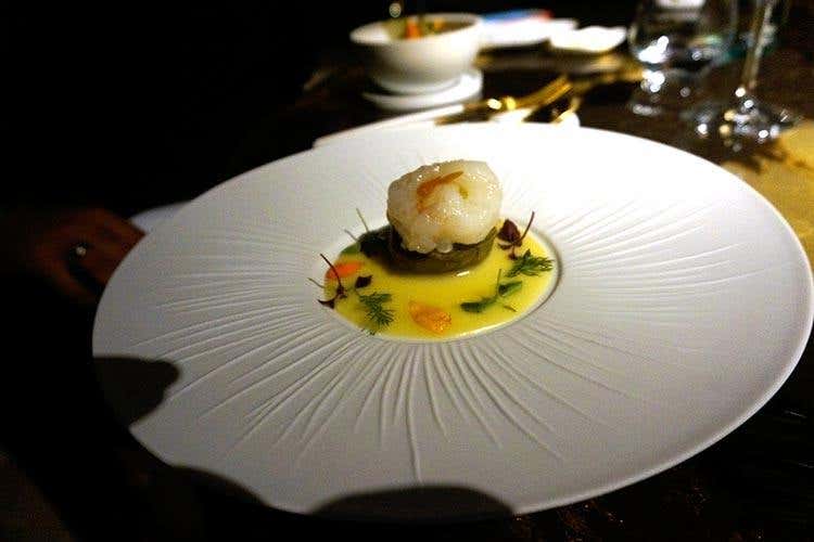 Scampi crudi con cuore di carciofo e burrata (Il lato gourmet di Poggio Le Volpi
Apre Barrique, firma Oliver Glowig)