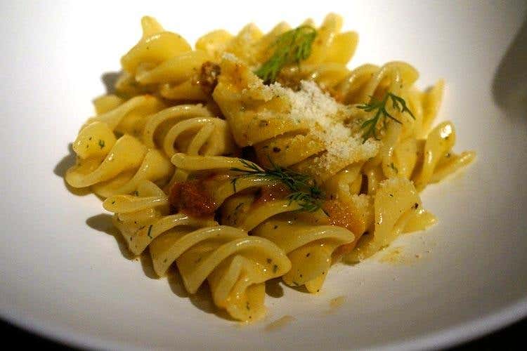 Eliche cacio e pepe con ricci di mare (Il lato gourmet di Poggio Le Volpi
Apre Barrique, firma Oliver Glowig)
