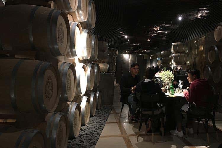 (Il lato gourmet di Poggio Le Volpi
Apre Barrique, firma Oliver Glowig)