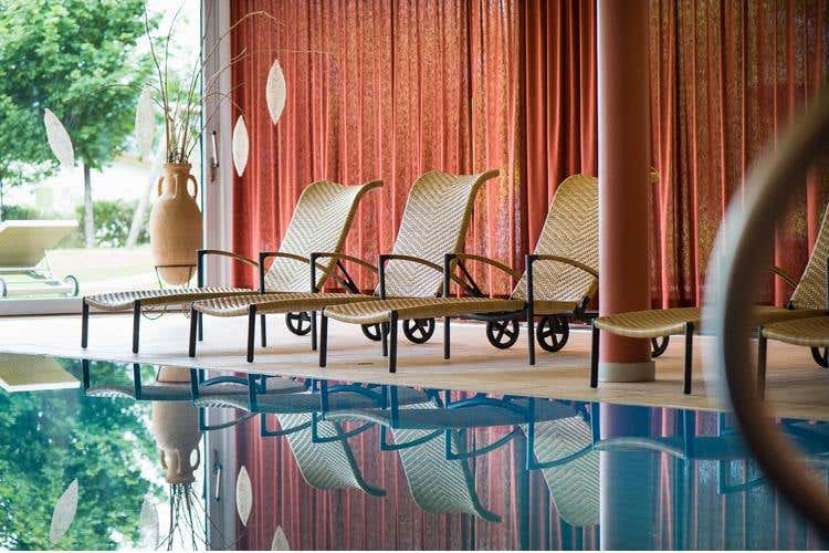 (Il lusso silenzioso del Garberhof 
tra relax e rituali di purificazione)