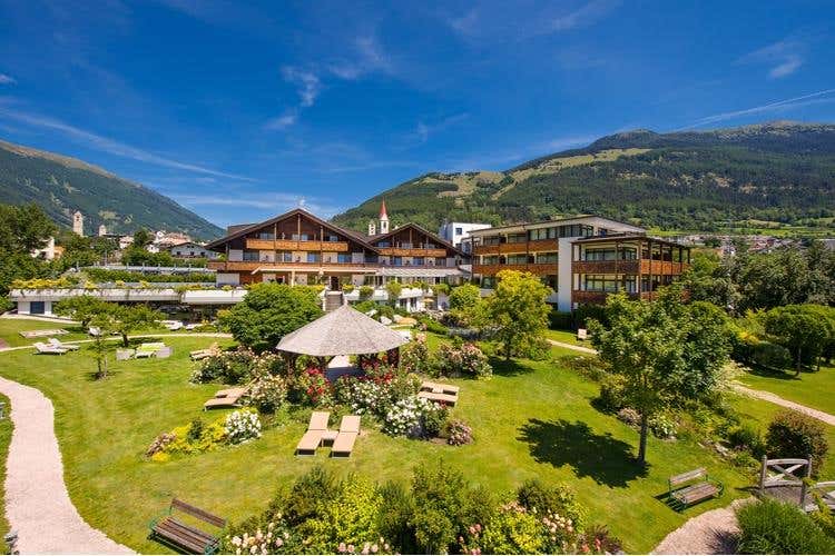 (Il lusso silenzioso del Garberhof 
tra relax e rituali di purificazione)