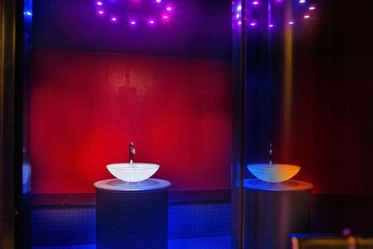 (Il lusso silenzioso del Garberhof 
tra relax e rituali di purificazione)