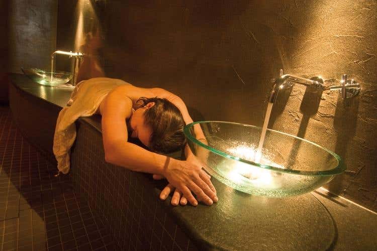 (Il lusso silenzioso del Garberhof 
tra relax e rituali di purificazione)