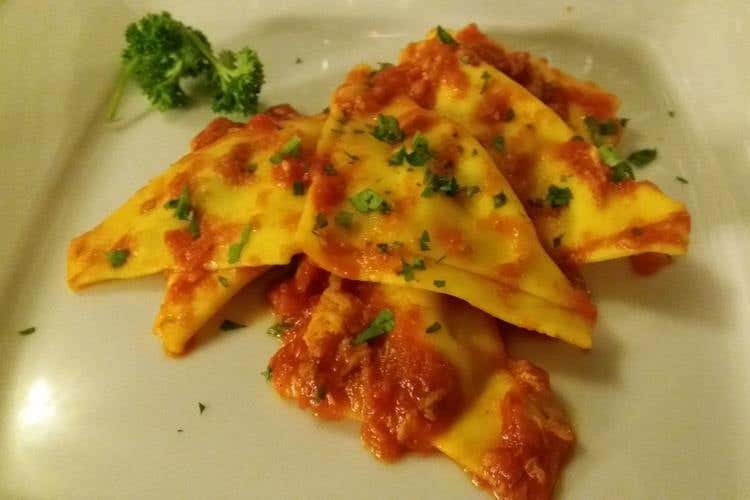 Ravioli di ricotta e radicchio in sugo di sogliola - Il piacere di mangiare all’italiana 
Ristoranti regionali alla “prima” dell’anno