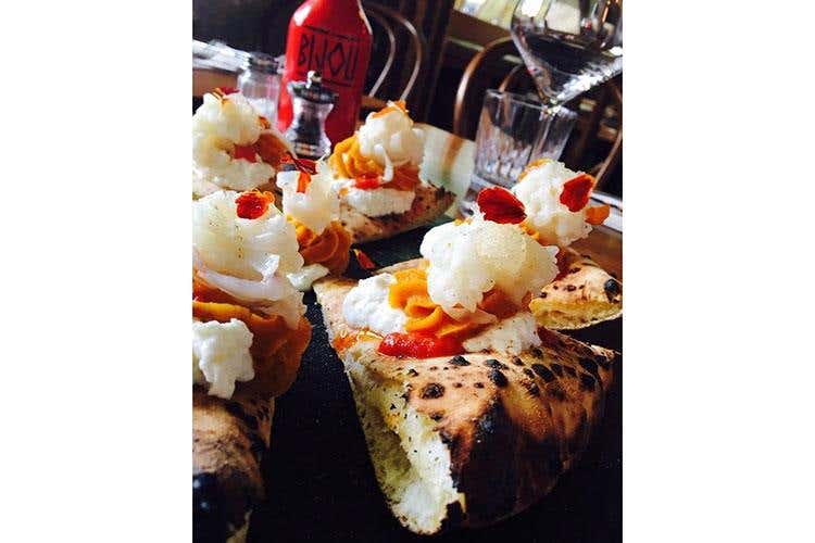 (£$Il posto del cuore$£ 
Da Bijou, a Montmartre, una pizza da re)