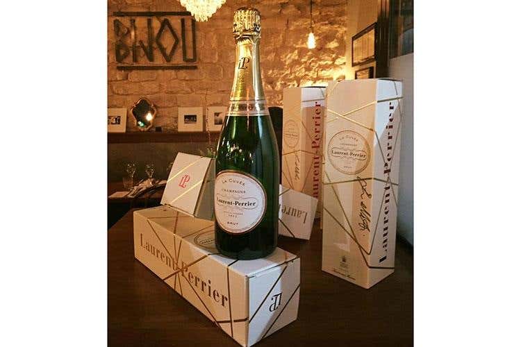 (£$Il posto del cuore$£ 
Da Bijou, a Montmartre, una pizza da re)