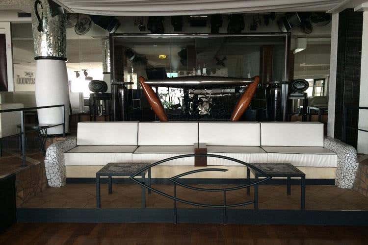 (£$Il posto del cuore$£ 
Hollywood di Bardolino, musica e coccole)