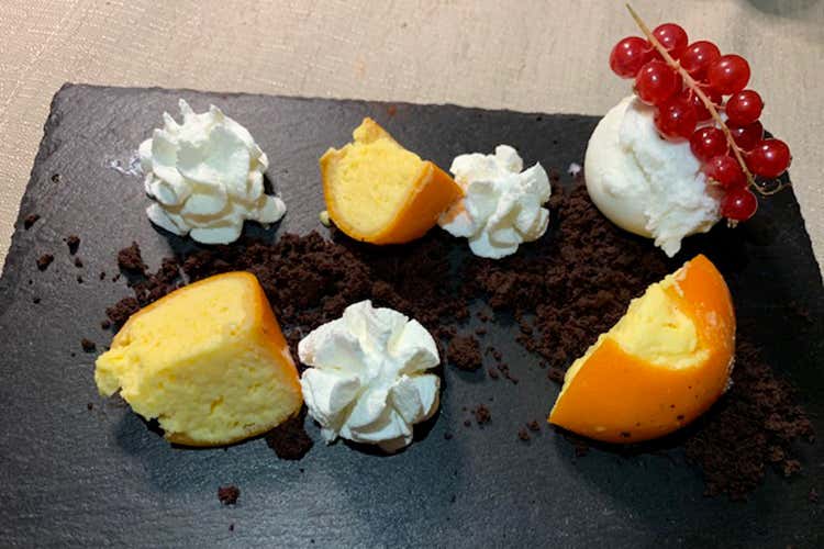 Mandarino con gelato alla vaniglia e crumble al cacao (Il Posto del cuore 
Drink e cucina a LabVeroAmore)