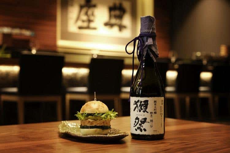 (Il sake Dassai al Wicky’s Wicuisine 
Ospite d’onore, il patron Hiroshi Sakurai)