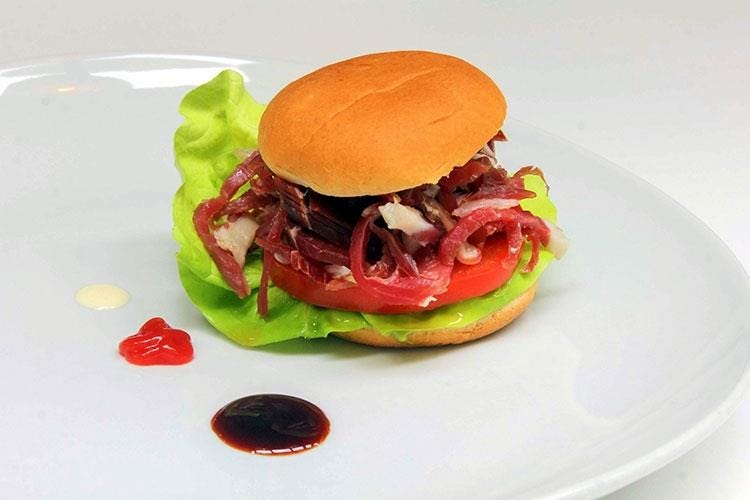 Pata Negra burger (Il sushi all'italiana di Alex Seveso 
al Kitchen Society di Milano)