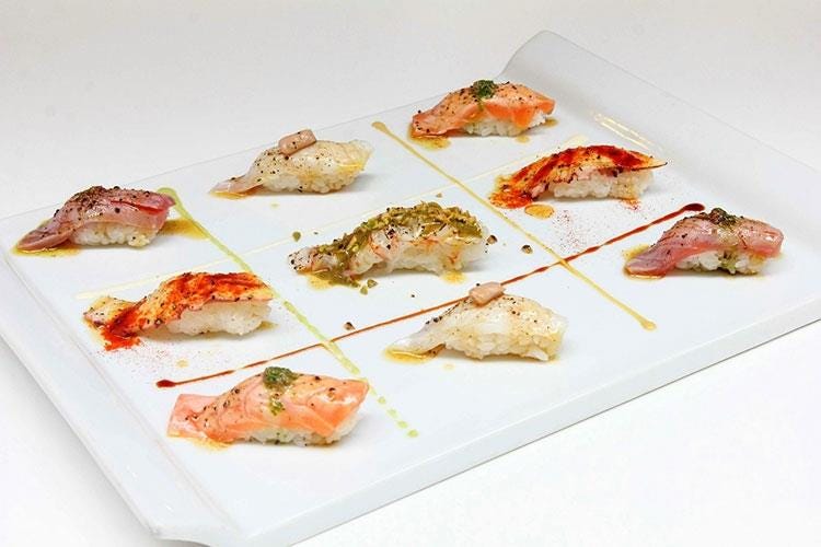 Nigiri mix (Il sushi all'italiana di Alex Seveso 
al Kitchen Society di Milano)