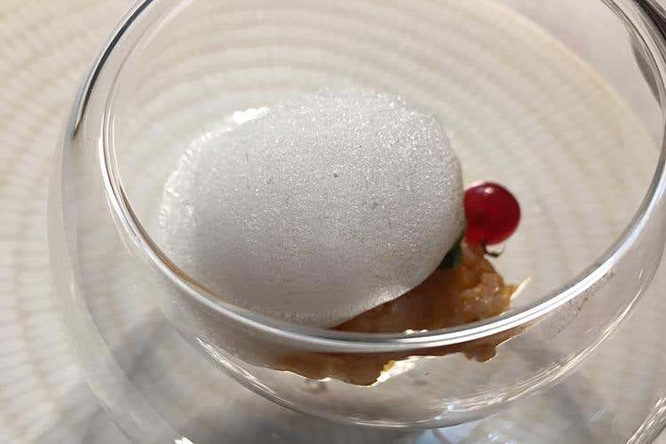 Gamberi d'acqua dolce, gin tonic e ribes - Il territorio nel piatto, senza eccezioni 
La cucina di Federico Beretta a Feel Como