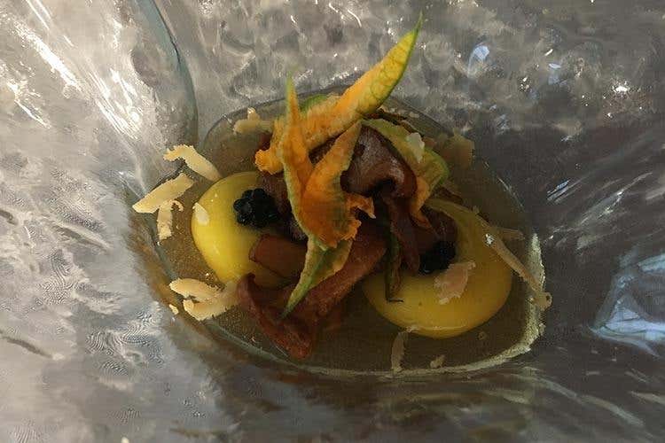 Gnocchi di zucchina gialla, fiori di zucchina, finferli, ricotta e tartufo - Il territorio nel piatto, senza eccezioni 
La cucina di Federico Beretta a Feel Como