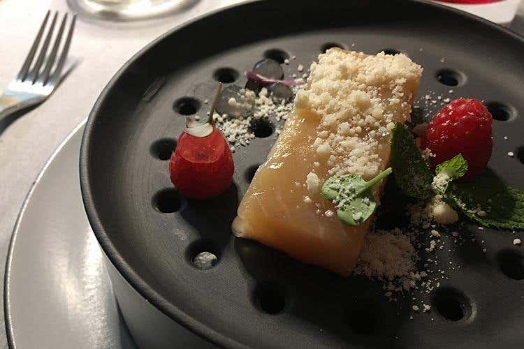 Salmerino affumicato, menta, gel al sambuco, lamponi e rafano (parte 2) - Il territorio nel piatto, senza eccezioni 
La cucina di Federico Beretta a Feel Como