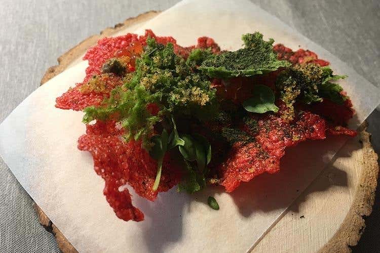 Chips di riso e frutti rossi, uova di lago, paté di lumache e lattuga - Il territorio nel piatto, senza eccezioni 
La cucina di Federico Beretta a Feel Como