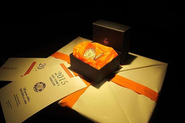 (Il Tourinot n. 10 di Guido Gobino 
celebra dieci anni di dolci creazioni)