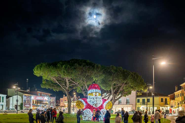 (In 500mila a Caorle Wonderland 
Mercatini di Natale in spiaggia)