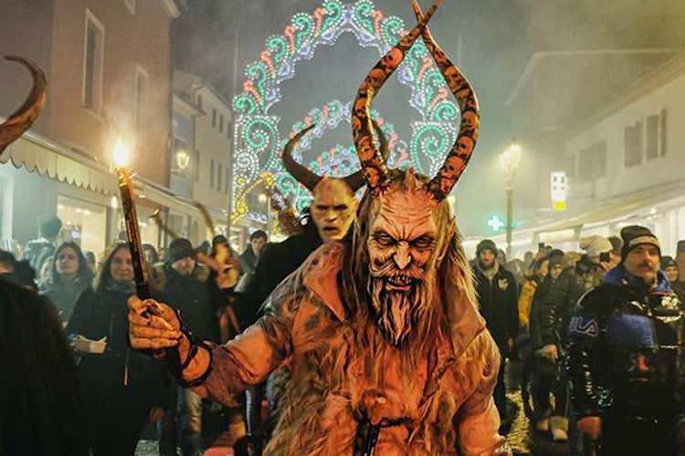 (In 500mila a Caorle Wonderland 
Mercatini di Natale in spiaggia)