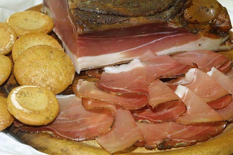 Speck con puccette - In Alta Badia si scia ma non solo 
Il fascino delle Dolomiti tra storia e arte