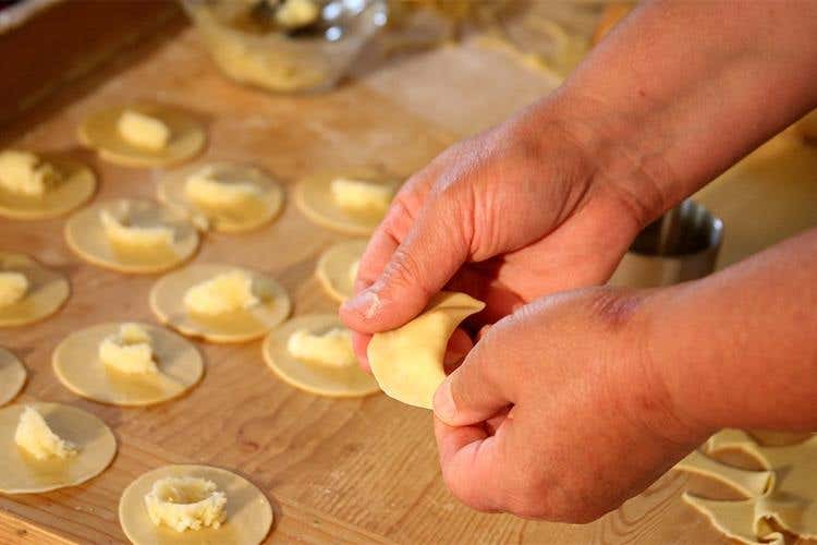 Cucina ladina, Cajinci t'ega - In Alta Badia si scia ma non solo 
Il fascino delle Dolomiti tra storia e arte