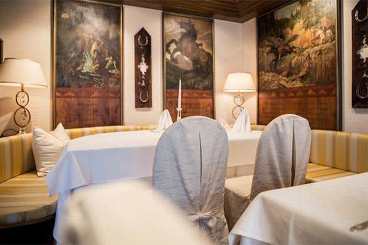 Colfosco, Ristorante Rollerstube, Hotel Cappella - In Alta Badia si scia ma non solo 
Il fascino delle Dolomiti tra storia e arte