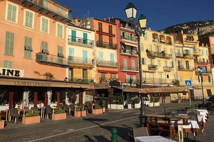 In Costa Azzurra si festeggia la primavera con una battaglia navale... fiorita